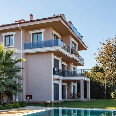 Spacious With Private Pool And Garden In Kartepe Villa