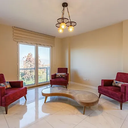 Villa Spacious With Private Pool And Garden In Kartepe Sakarya