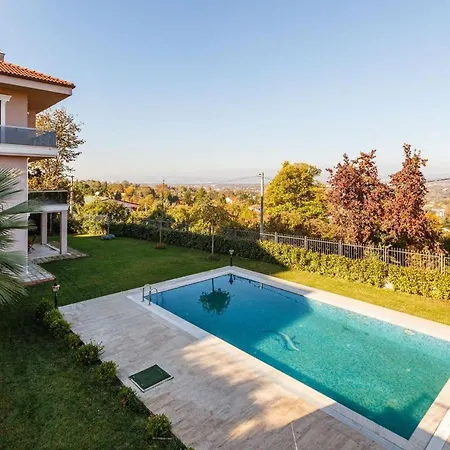 Villa Spacious With Private Pool And Garden In Kartepe Sakarya
