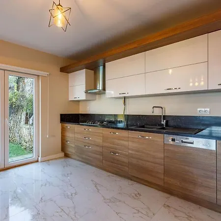 Spacious With Private Pool And Garden In Kartepe Villa