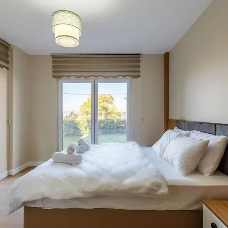 Villa Spacious With Private Pool And Garden In Kartepe Sakarya