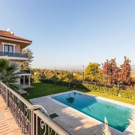 Spacious With Private Pool And Garden In Kartepe Villa Sakarya