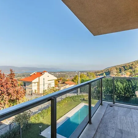Villa Spacious With Private Pool And Garden In Kartepe Sakarya