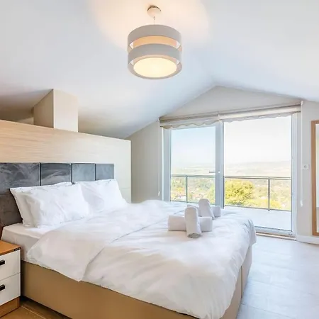 Villa Spacious With Private Pool And Garden In Kartepe Sakarya