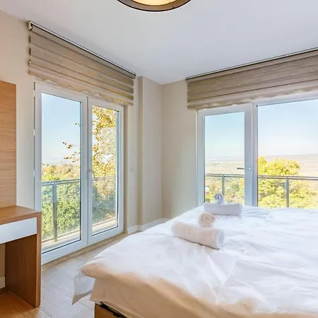 Spacious With Private Pool And Garden In Kartepe *