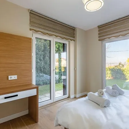 Spacious With Private Pool And Garden In Kartepe *