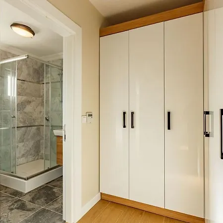 Spacious With Private Pool And Garden In Kartepe