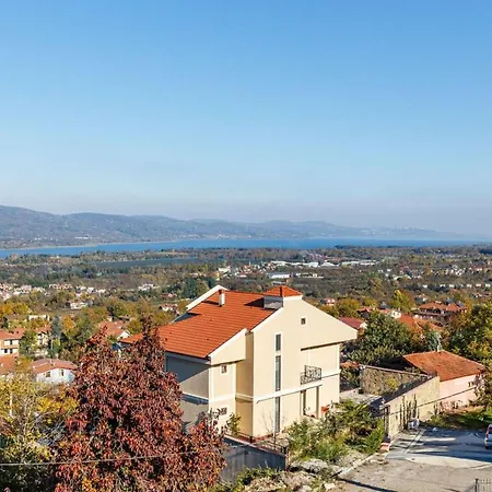 Spacious With Private Pool And Garden In Kartepe